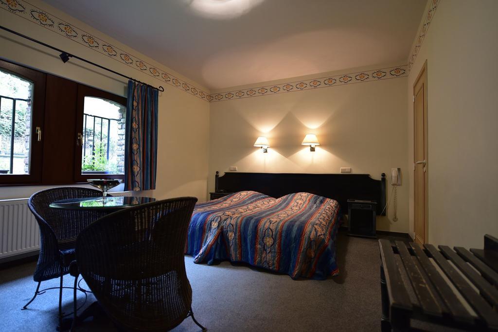 Hotel Moulin De La Strument 3*